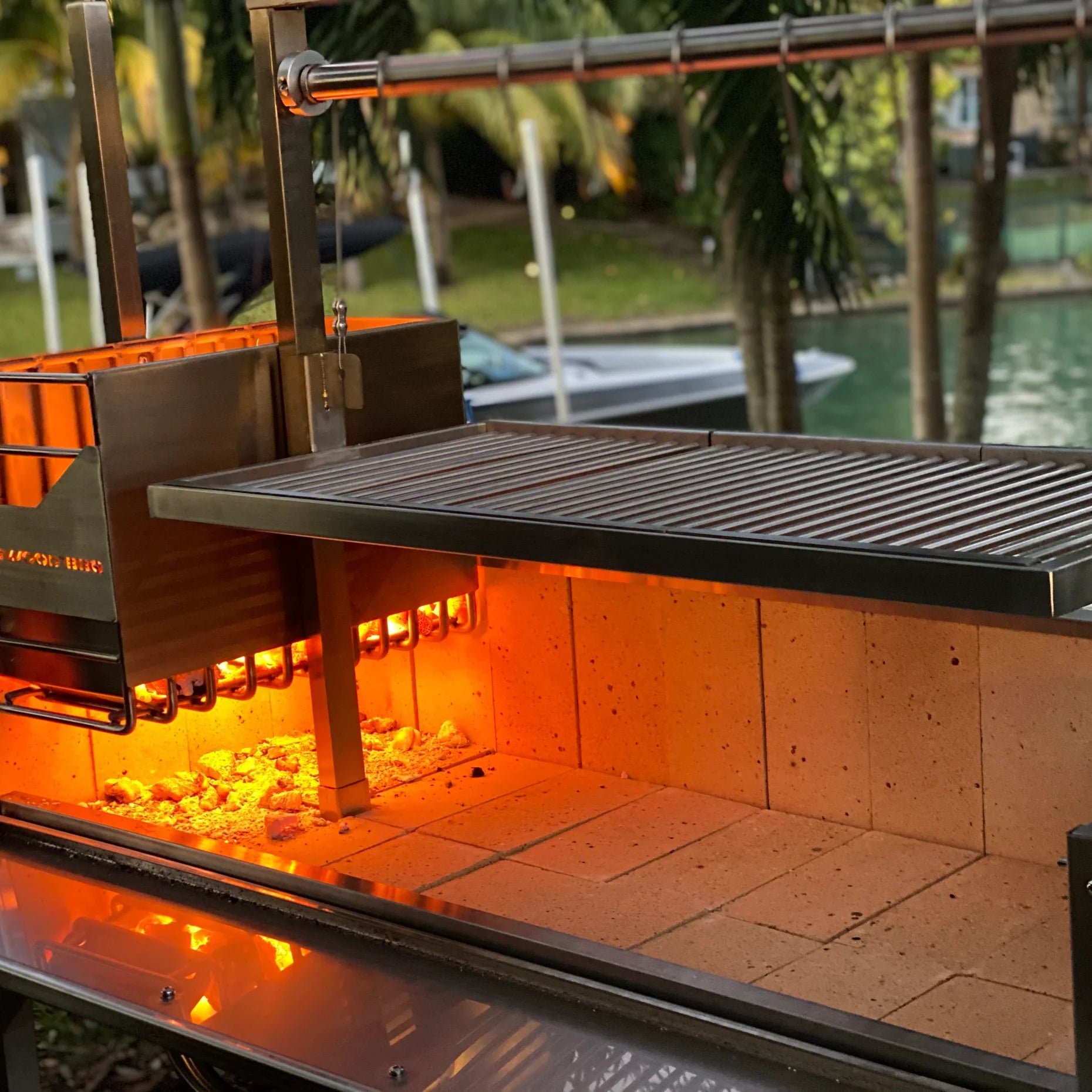 Tagwood Freestanding Stainless Steel Santa Maria Grill